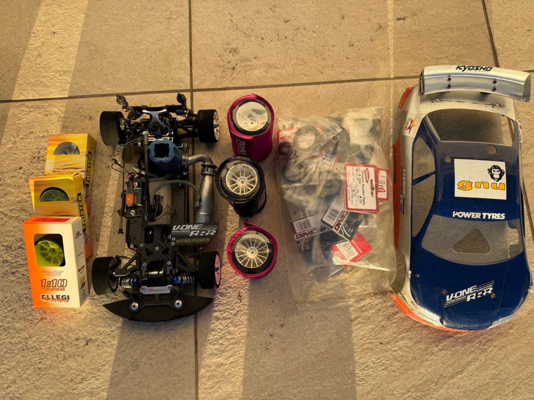 Kyosho RC Modellbau: RC Modellauto Kyosho V-One RRR – Defekt aus Morbio Inferiore von