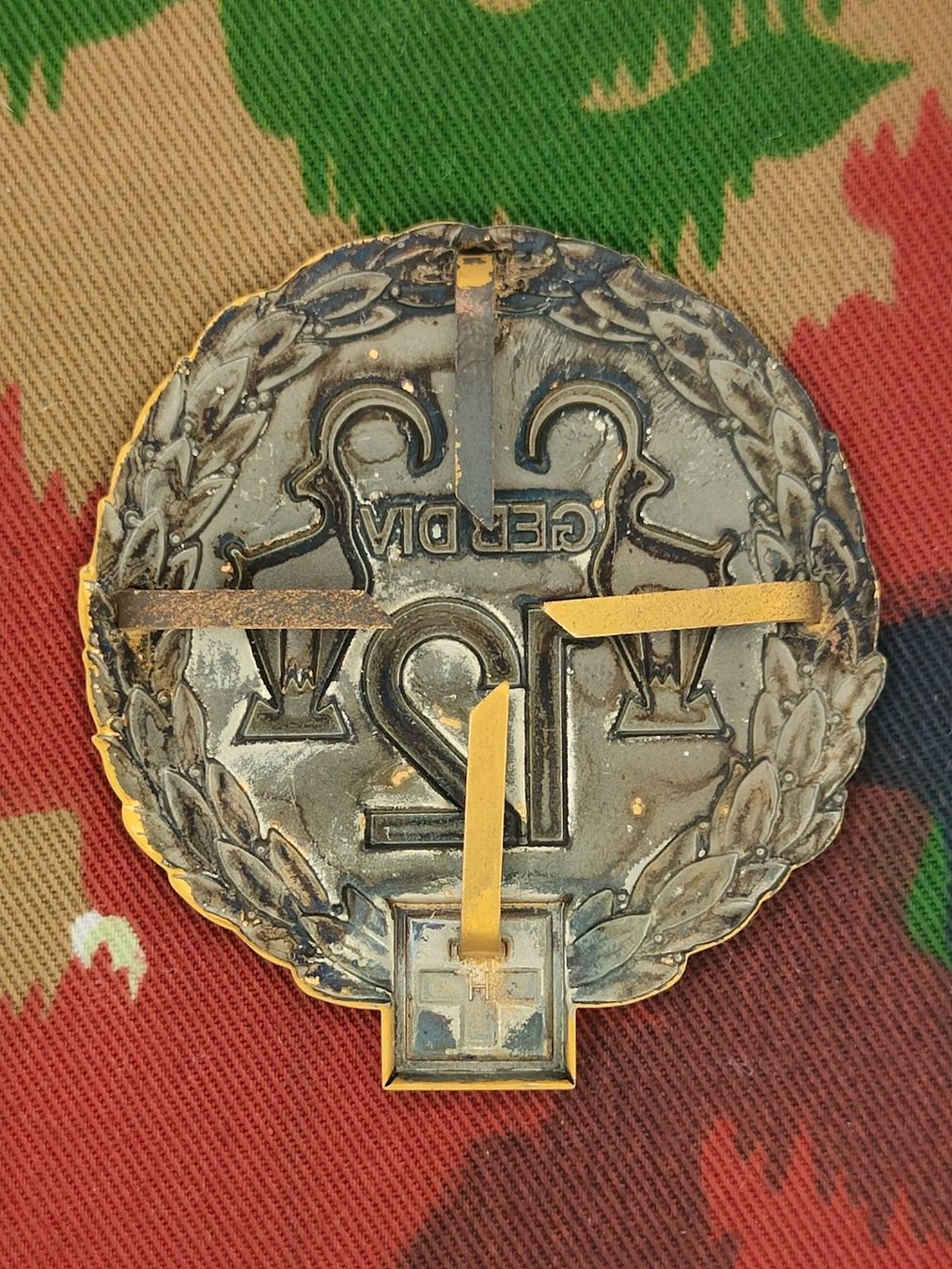 Schweizer Armee Placchette & Badge: Béretemblem Gebirgsdivision 12 Goldkranz – Usato da Bauma venduto da SwissMilitaria 1