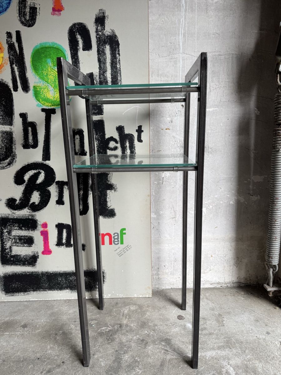 Scaffali: Stilvolles Metall-Glas Beistellmöbel  – Usato da Basel venduto da good_forms