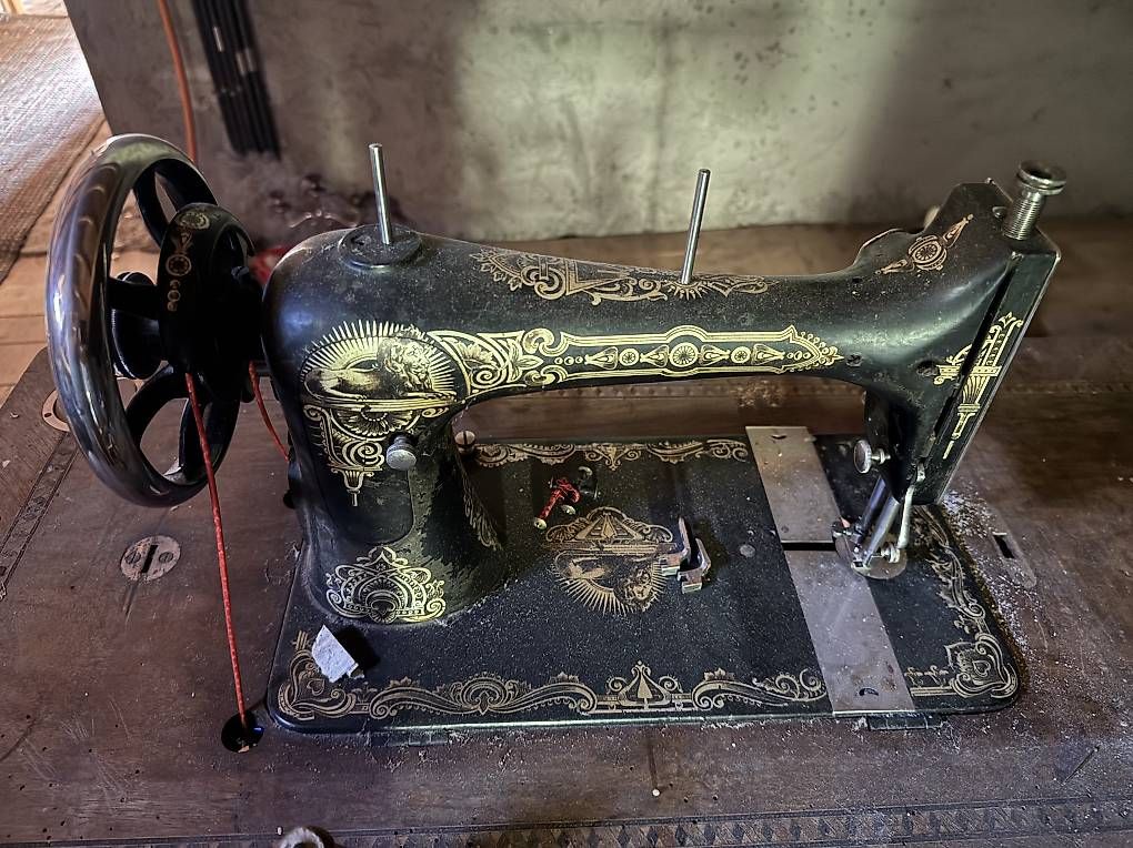 Macchine da cucire: Nähmaschine Stoewer – Difettoso da Bellinzona venduto da qua_xx9p