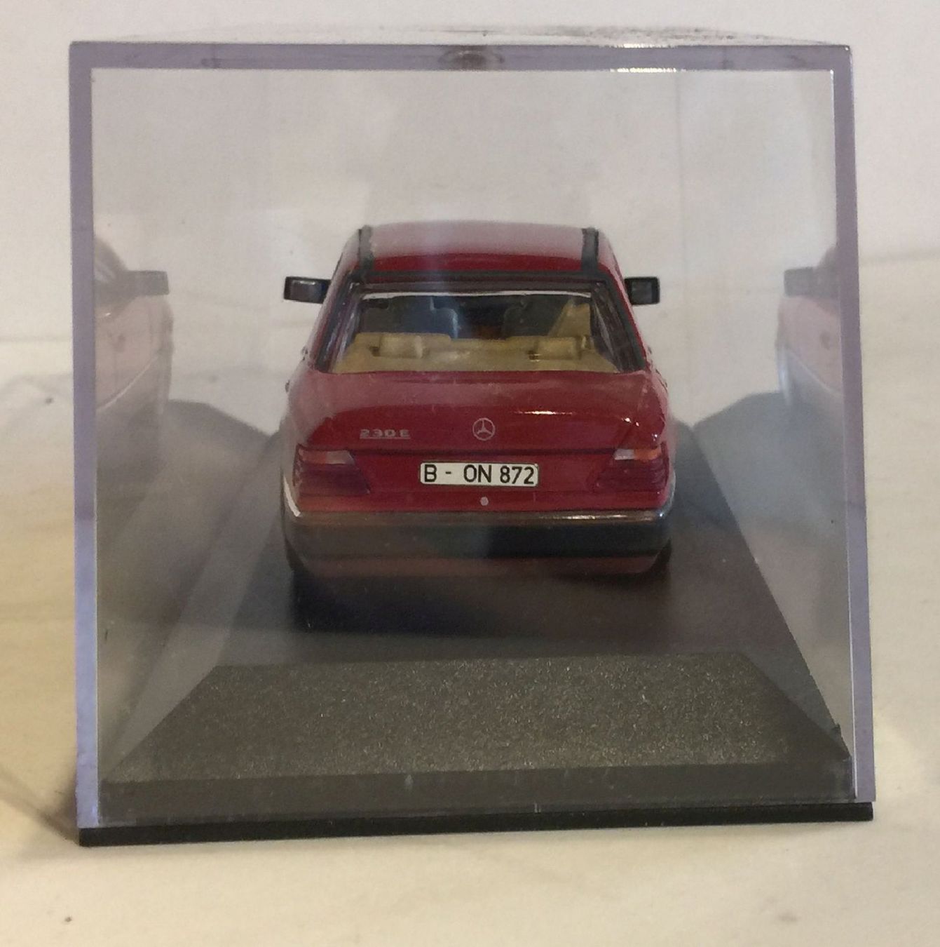 Minichamps Modellini d'auto: MINICHAMPS  Mercedes-Benz 230E – Usato da Sonceboz-Sombeval venduto da Decolove 3