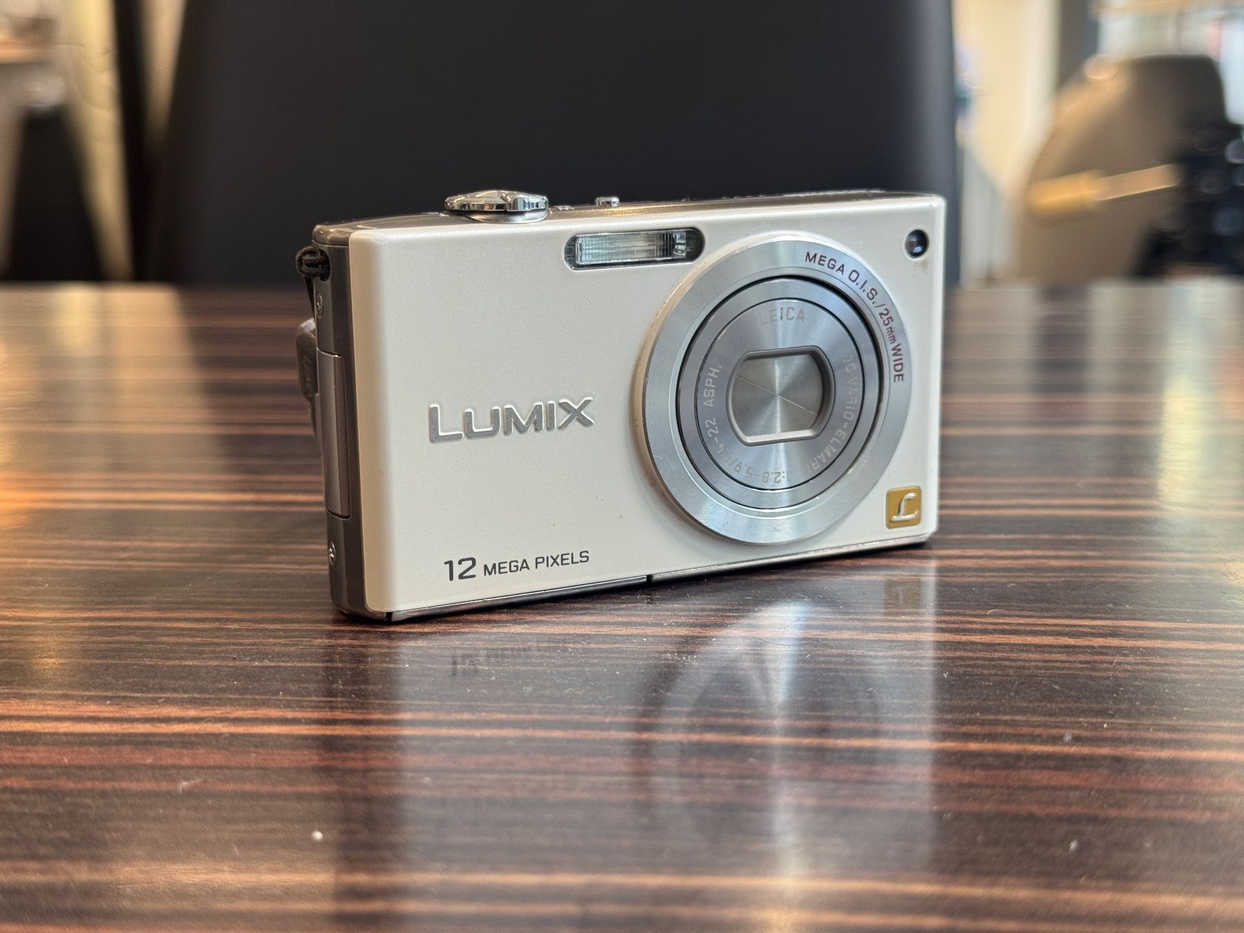 Panasonic Appareil photo: Panasonic FX-40 Digitalkamera - Mit Etui – D'occasion à Zürich par KochphotoAG