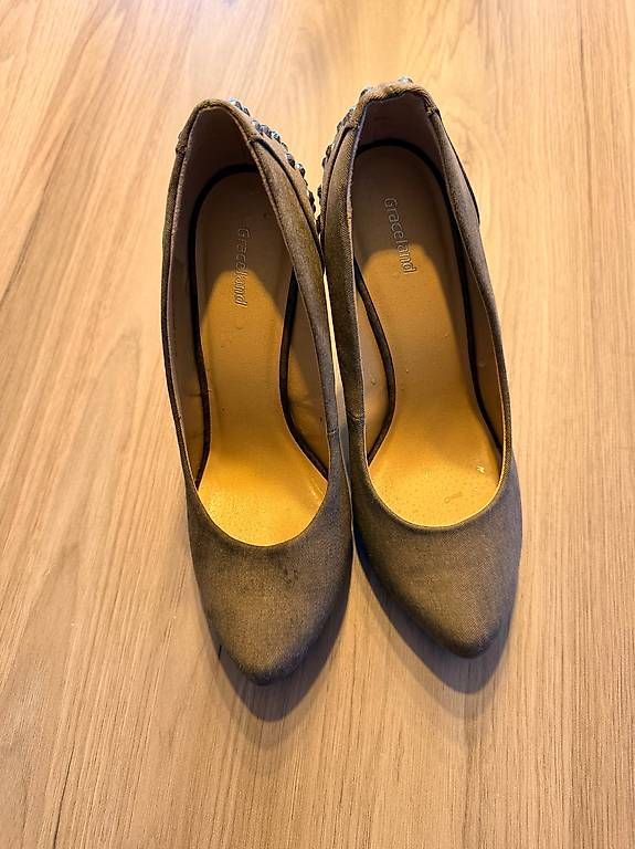 Chaussures femmes: Graue Pumps – D'occasion à Bözberg par van_52qk 4
