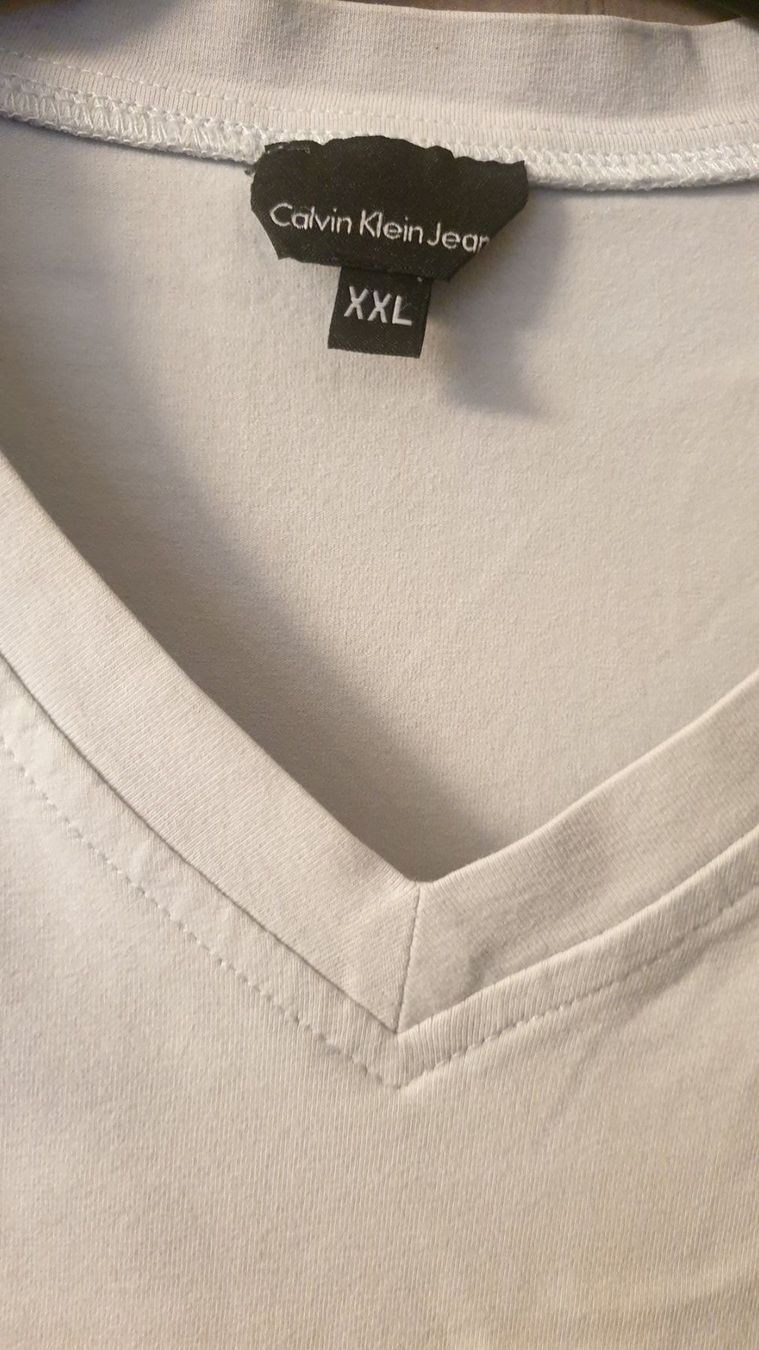 Calvin Klein T-Shirts: Calvin Klein T Shirt – Gebraucht aus Clarens von fur_bxq2 1