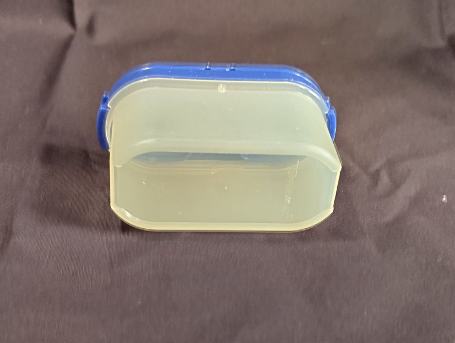 Tupperware Contenitori & Simili: Tupperware Behälter mit 2 verschiedenen Oeffnungen – Usato da Bellach venduto da JingleCherry 3