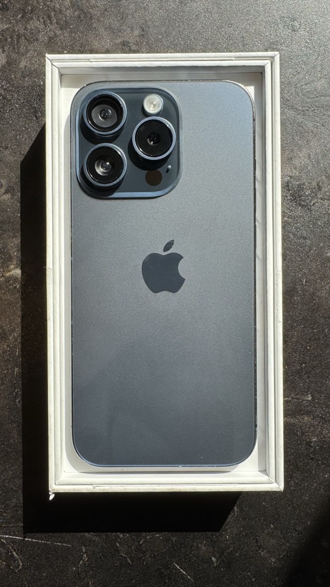 Apple Handys / Smartphones: iPhone 15 Pro Blau – Neues Case & neues Panzerglas – Gebraucht aus Gutenswil von Naef76 2