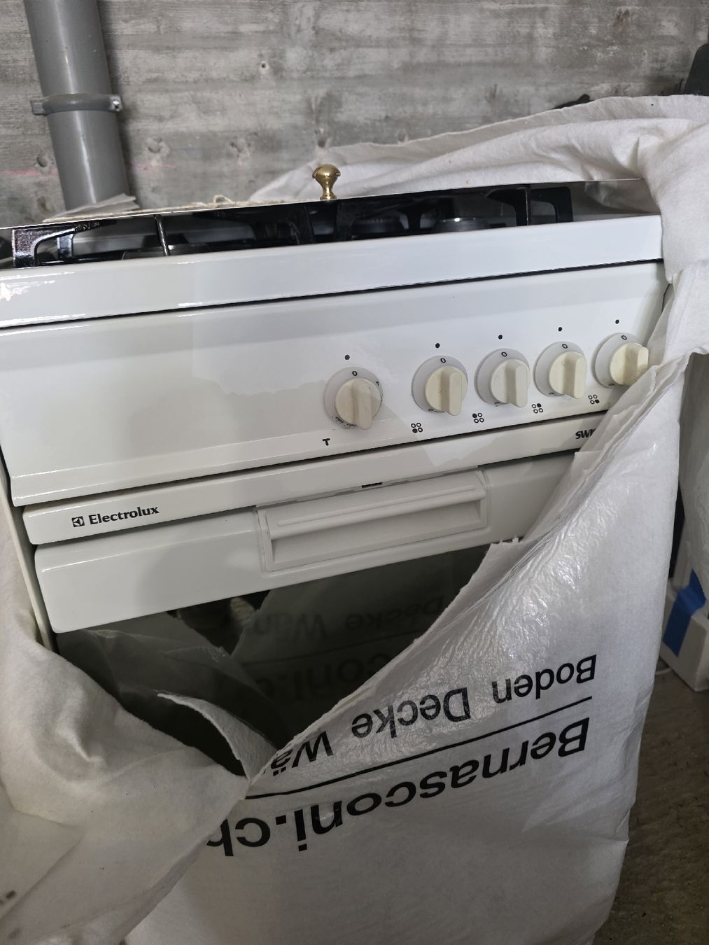 Cuisines complètes: Electrolux Gasküche Swissline – Neuf (Voir description) à Dornach par cam_ft6z