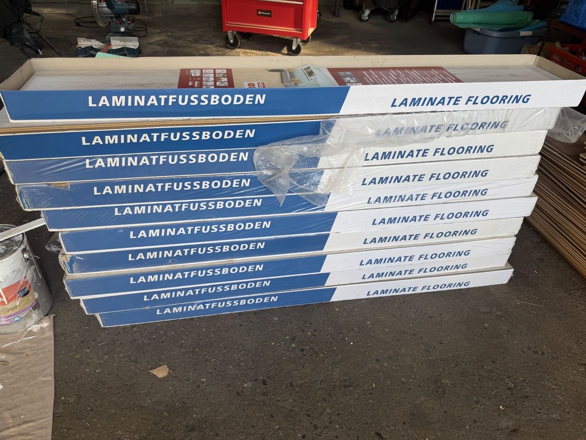 Articoli in legno: Laminatboden Weiss Grau – Nuovo (secondo la descrizione) da Safnern venduto da Sbinchen 4