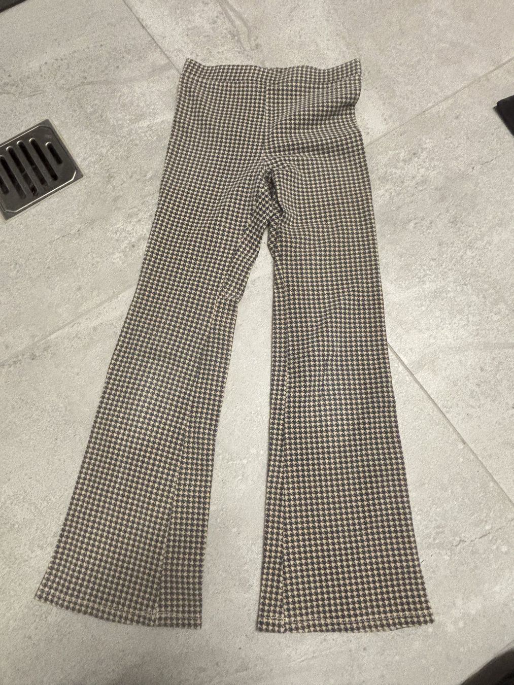 Pantalons: Pantalon stretch 134 – D'occasion à Salvenach par gwenwywar