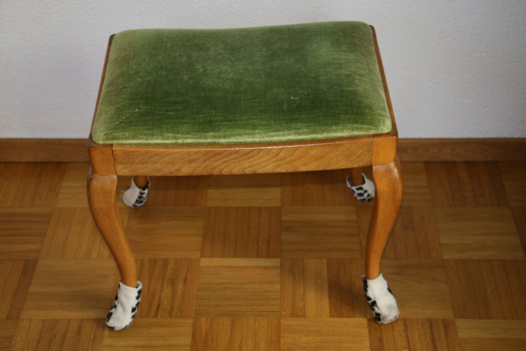 Sgabelli: antiker Hocker mit grünen Samtbezug – Usato da Luzern venduto da Simona15 3