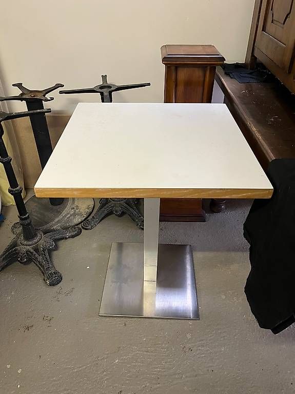 Tavoli: Table de restaurant carrée – Usato da commugny venduto da Faye03