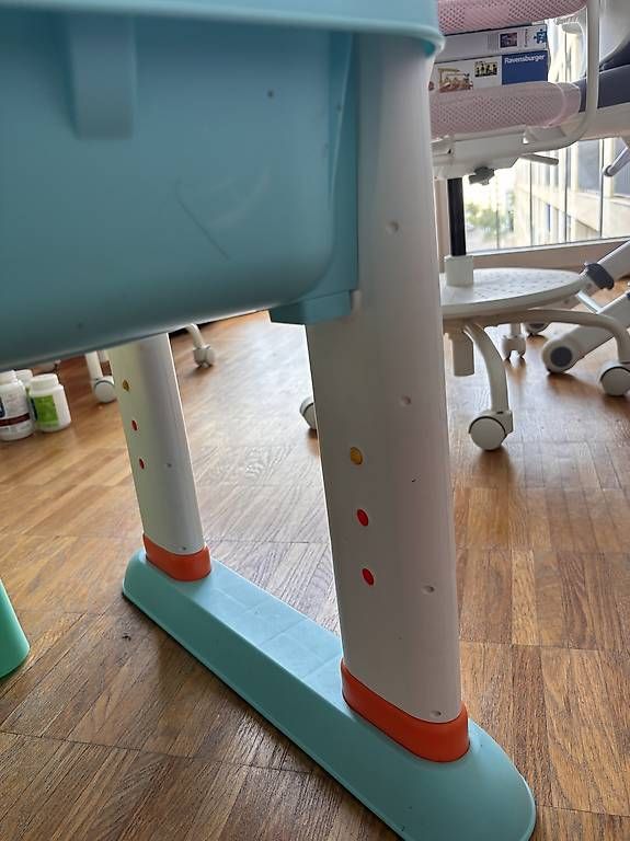 Tische: Kindertisch mit Stuhl und wendbarer Platte – Gebraucht aus Zürich von ne0phis 4