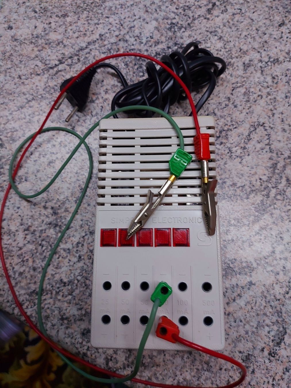 Modellini di ferrovie: Simprop Electronic Ladegerät Trafo Modellbau CH – Nuovo e nell'imballaggio originale da Kloten venduto da Juanita3 4