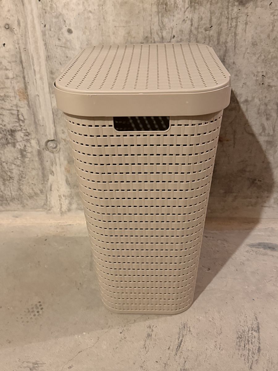 Rotho Paniers à linge: Wäschekorb Rotho beige mit Deckel -NEU – Neuf (Voir description) à Laupen BE par Lisafurby 3