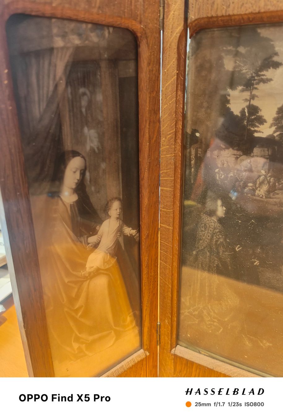 Poster & Bilder: Antikes Triptychon mit religioese Motive, Holzrahmen! – Gebraucht aus Basel von M2 1