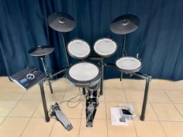 Roland TD-17KV2 V-Drum Schlagzeug +Fussmaschine wie neu