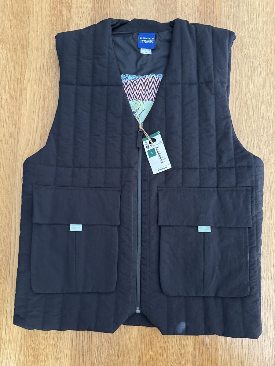 Decathlon Jacken: SLEEVLESS DOWN JACKET DECATHLON X TETSUNORI TAWARAYA COLLAB – Neu und originalverpackt aus Lausanne von joltei