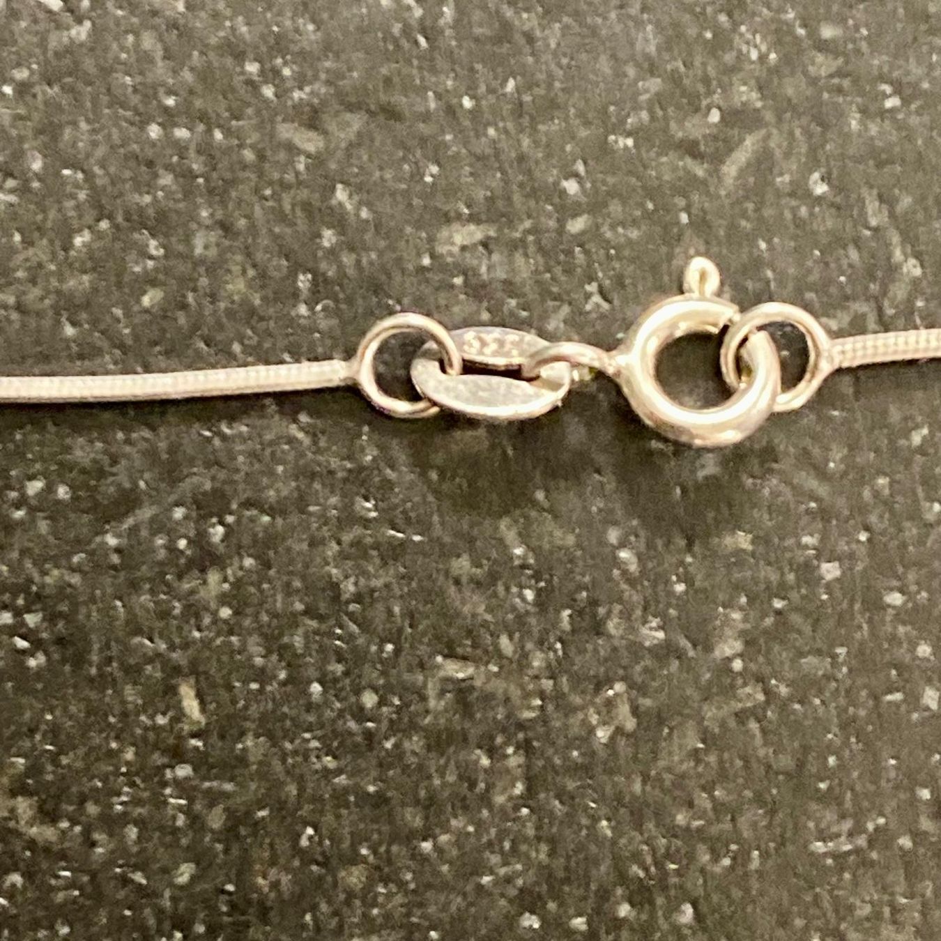 Catenine: Elegante Silberkette mit Anhänger  – Usato da Krauchthal venduto da SamsPuce 2