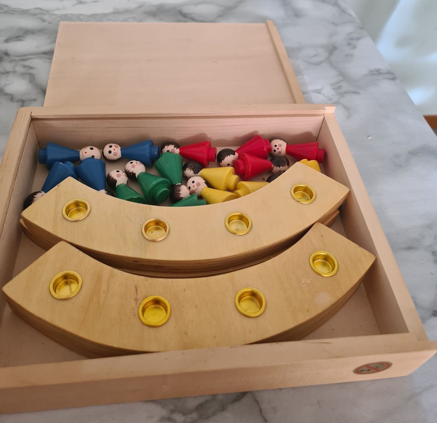 Tutte le decorazioni: Geburtstagsring Holz, 16 Figuren bunt – Usato da Winterthur venduto da bibummi 3