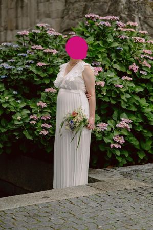 Weisses Plissee-Maxikleid (Super für Schwangere) - Gr.38-40
