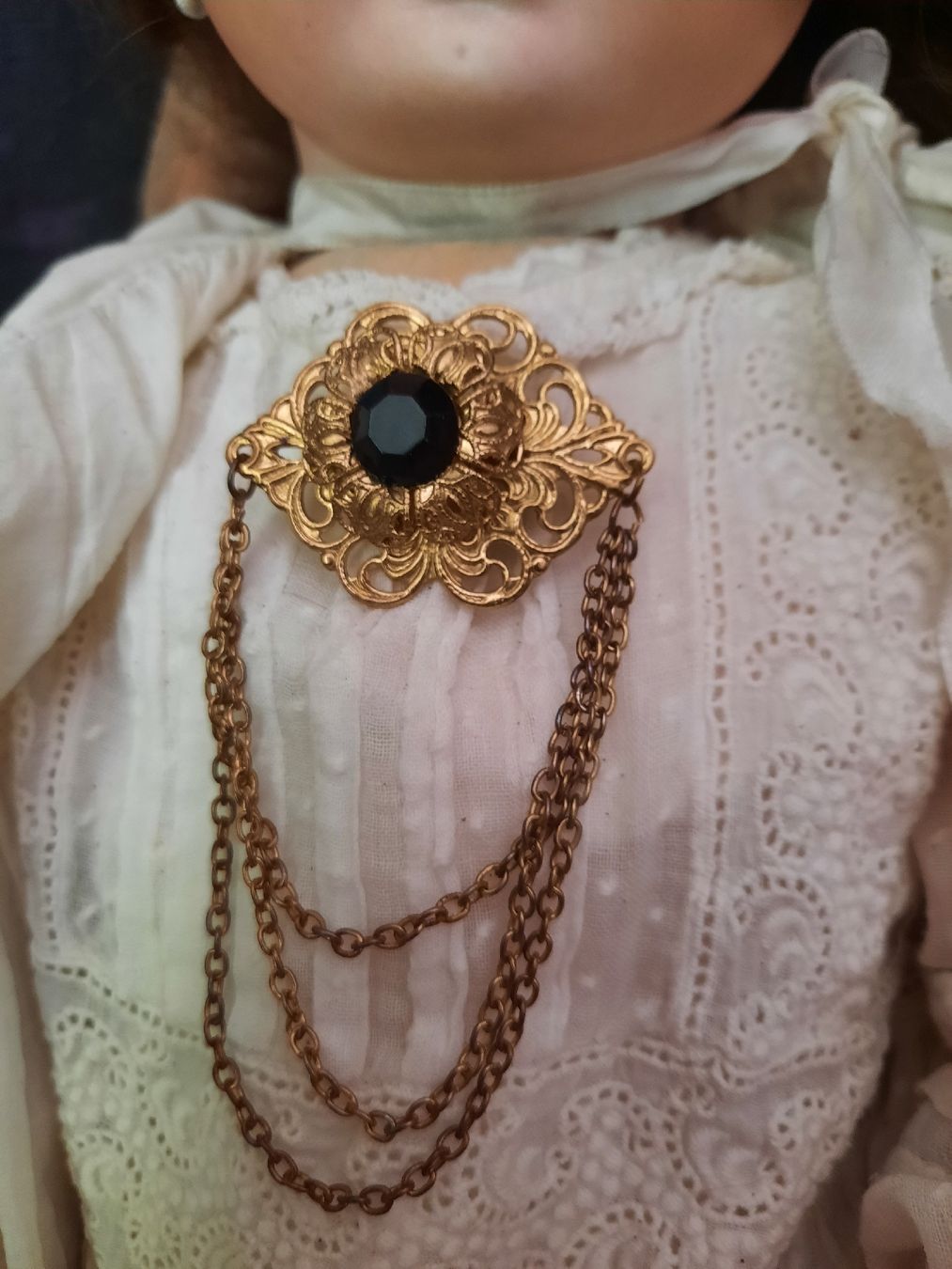 Bambole: Ancienne BROCHE. Idéale pour une poupée – Usato da Le Locle venduto da marylise01 1