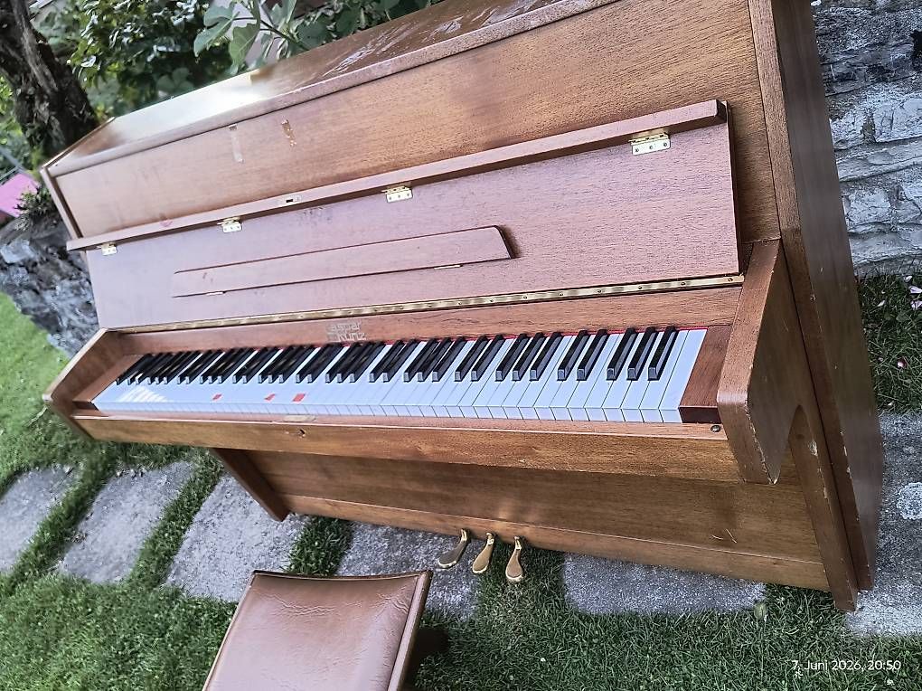 Strumenti musicali: Caspar Kunz Royal Piano  – Usato da Thun venduto da SaleLion3000