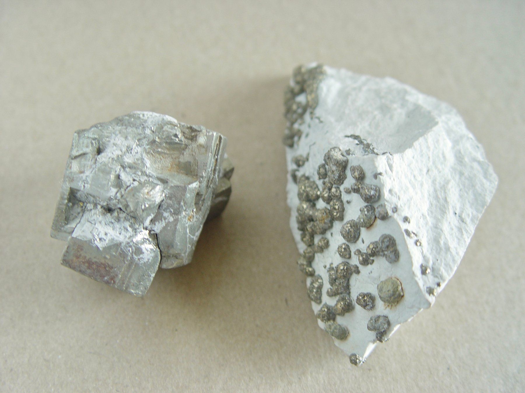 Minerali & Pietre curative: Mineral (Pyrit) – Usato da Henggart venduto da gernli 1