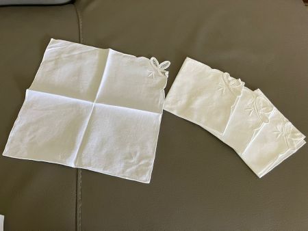 4 tovaglioli in cotone bianco ricamato 25x25 cm