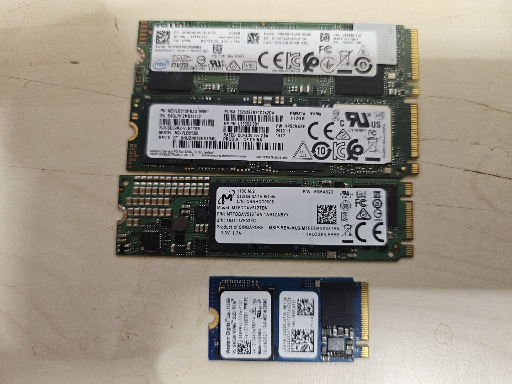 Dischi rigidi: 4 Festplatten a 512 Gb  – Usato da Burgdorf venduto da weggu.666
