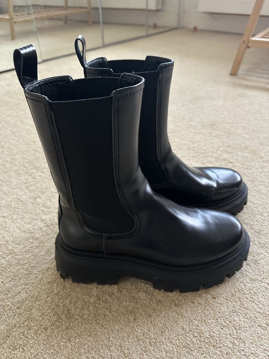 Scarpe per cavalli: Black Ankle Boots - Platform & Chunky Tread - Size 39 – Usato da Blonay venduto da sae_6sgw 1