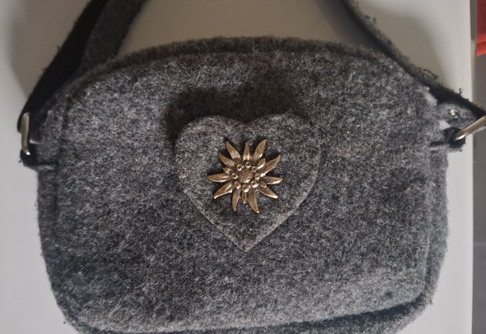 Taschen für Damen: Dirndl Handtasche, dunkelgrau mit Edelweiss – Gebraucht aus Sattel von Luckyjames 1