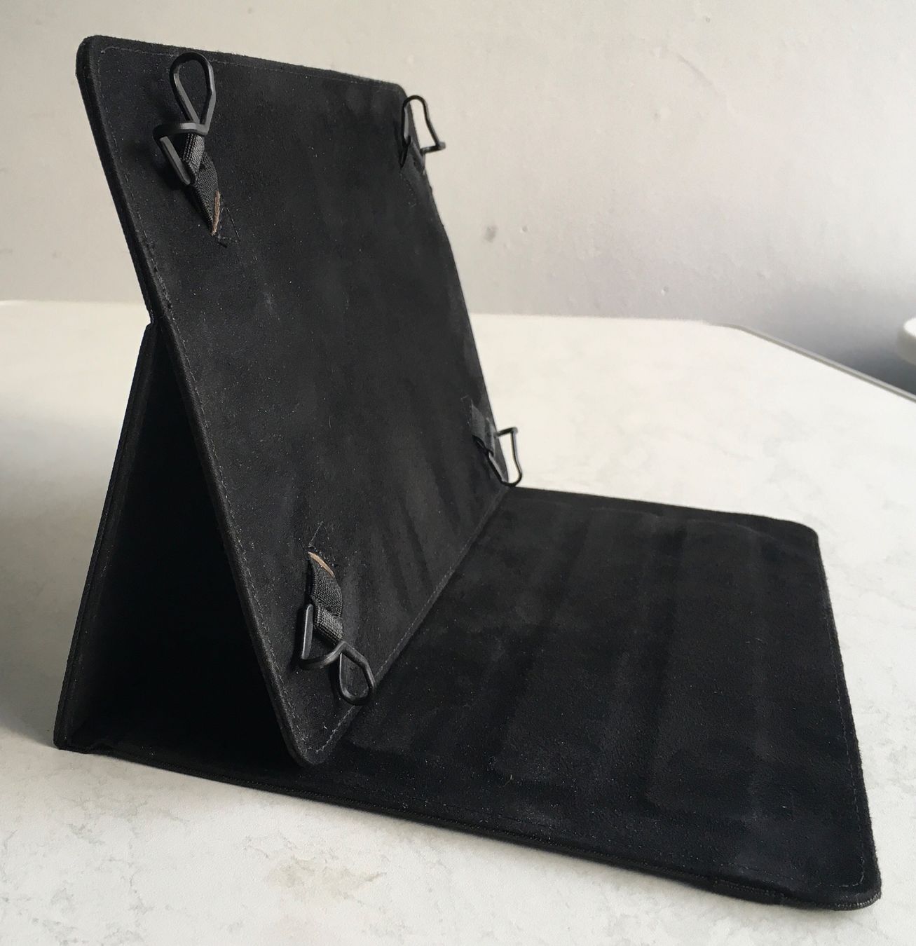 Apple Covers & Borse: Tablethülle für iPad Pro oder andere, schwarz, verstellbar – Usato da Kriens venduto da Niklaus014 1
