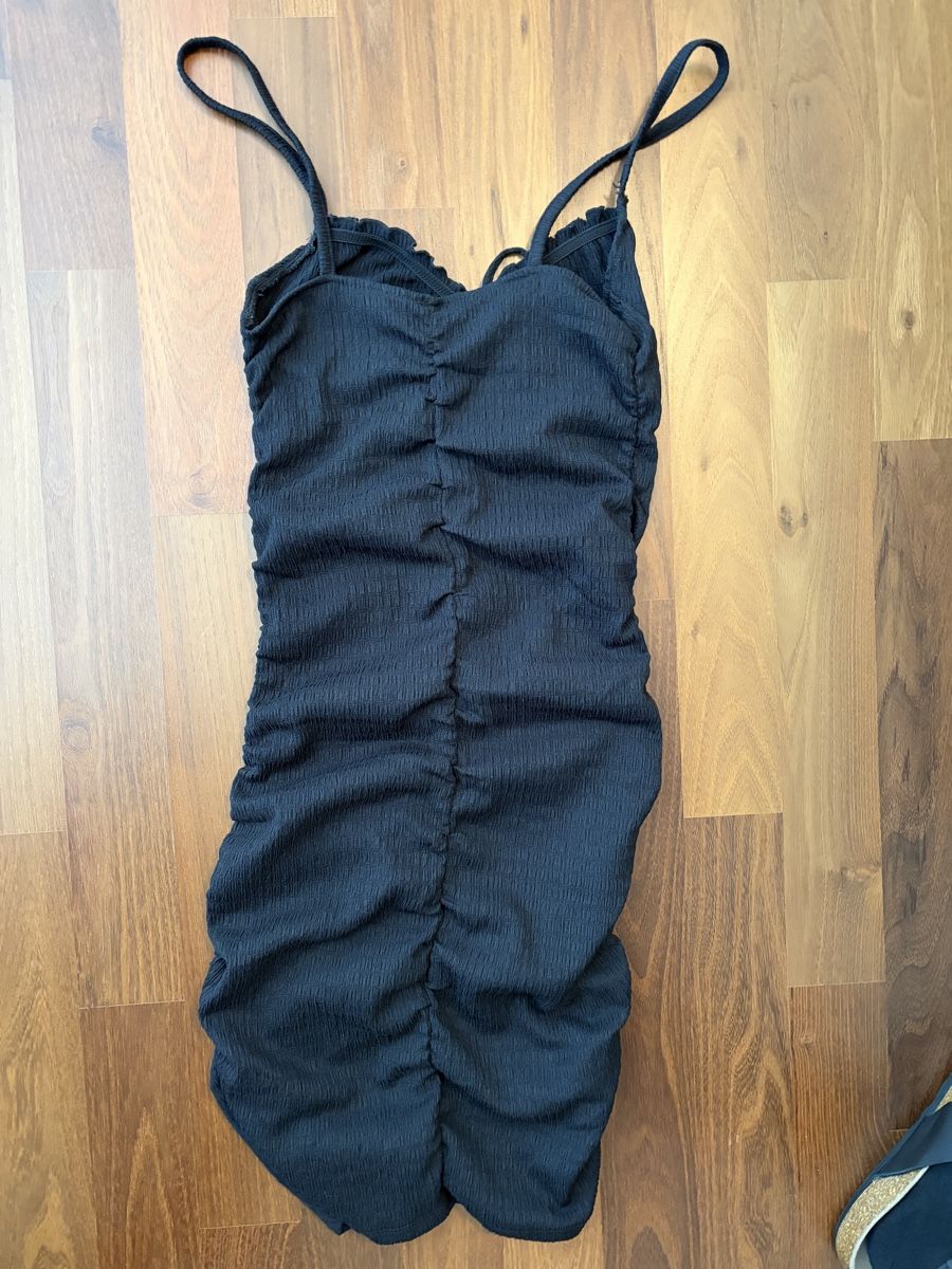 Vestiti: Schwarzes Kleid – Usato da Henau venduto da martina_1998 2