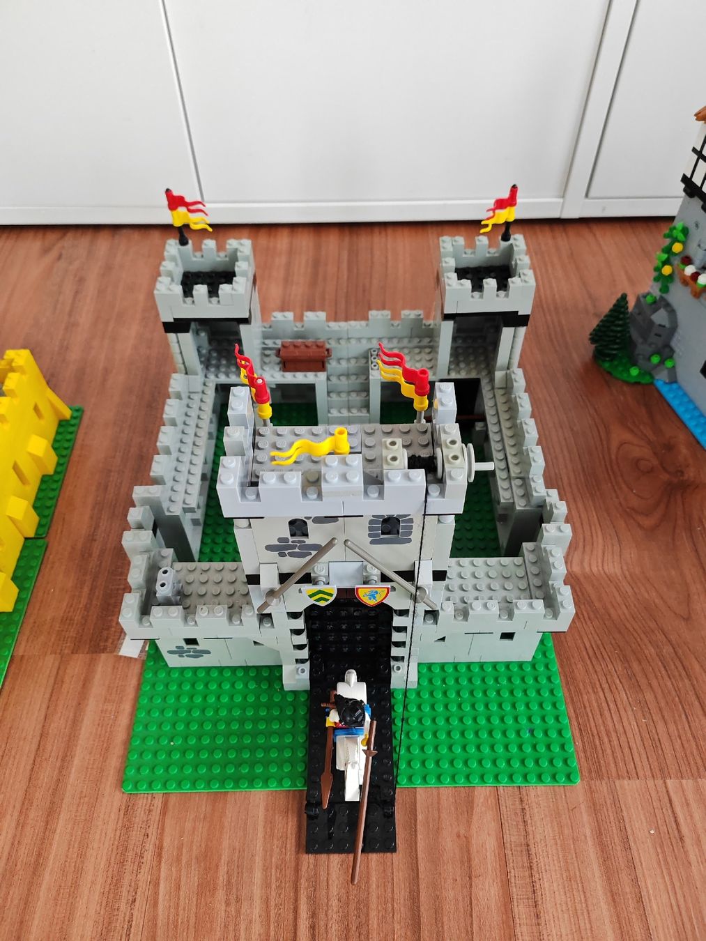 Lego Kit di costruzioni: Vintage LEGO Castle Collection - Three Complete Sets! – Usato da Schindellegi venduto da Deladelsen 3