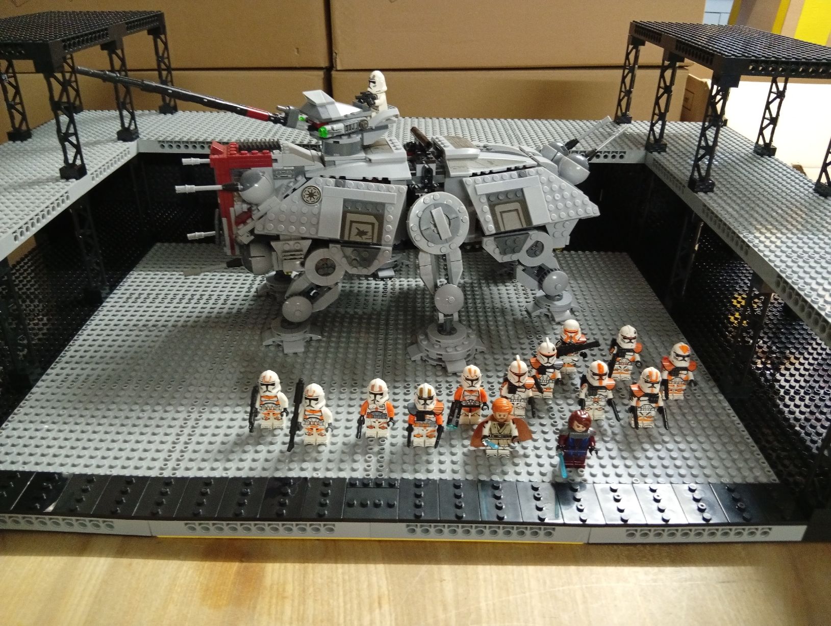 Kit di costruzioni:  Star Wars AT-TE  mit Custom Minifiguren  – Usato da Trun venduto da kawak1