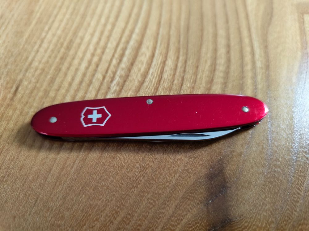 Kleines Taschenmesser Victorinox (Gebraucht) in Bever für CHF 8 – mit ...