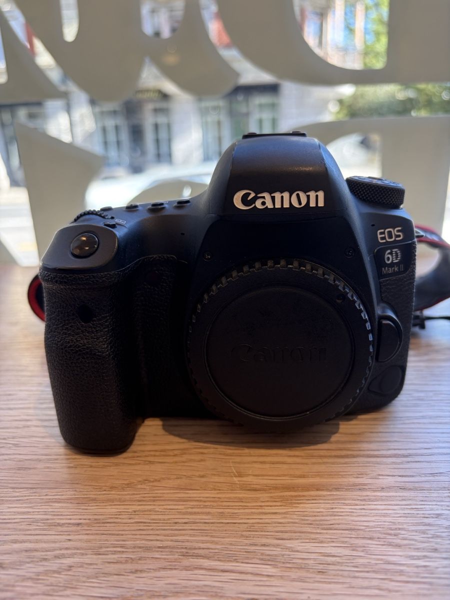 Canon Appareil photo: Spiegelreflex Canon EOS 6D Mark II – D'occasion à Bern par chiiba