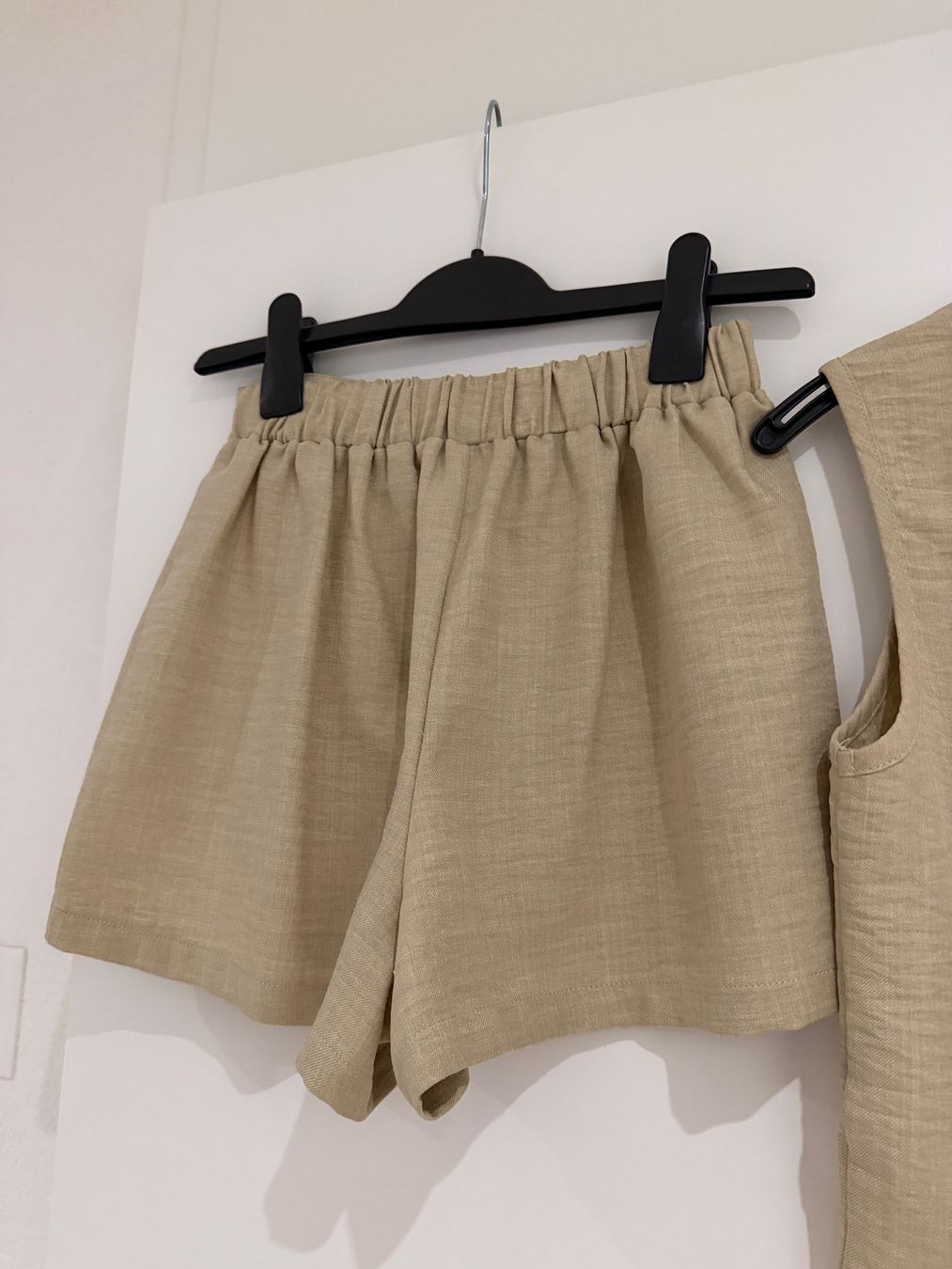 Shein Lotti di vestiti: Ensemble beige top | short – Nuovo (secondo la descrizione) da La Chaux-de-Fonds venduto da 19_po 6