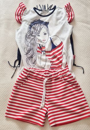 Ensemble été fille, rayures rouges et haut original. T 10 A
