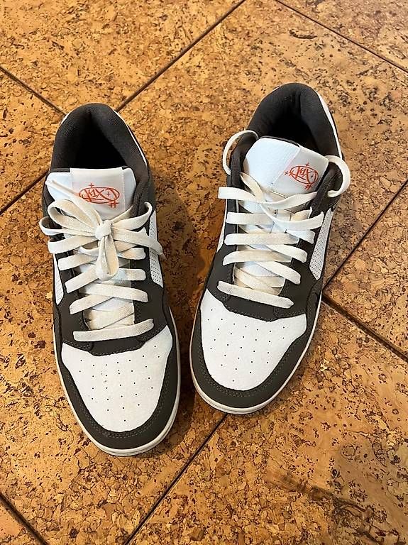 Scarpe da uomo: Schöne Sneaker - Grösse 9 - 42 1/2 – Usato da Lommiswil venduto da jes_9j55