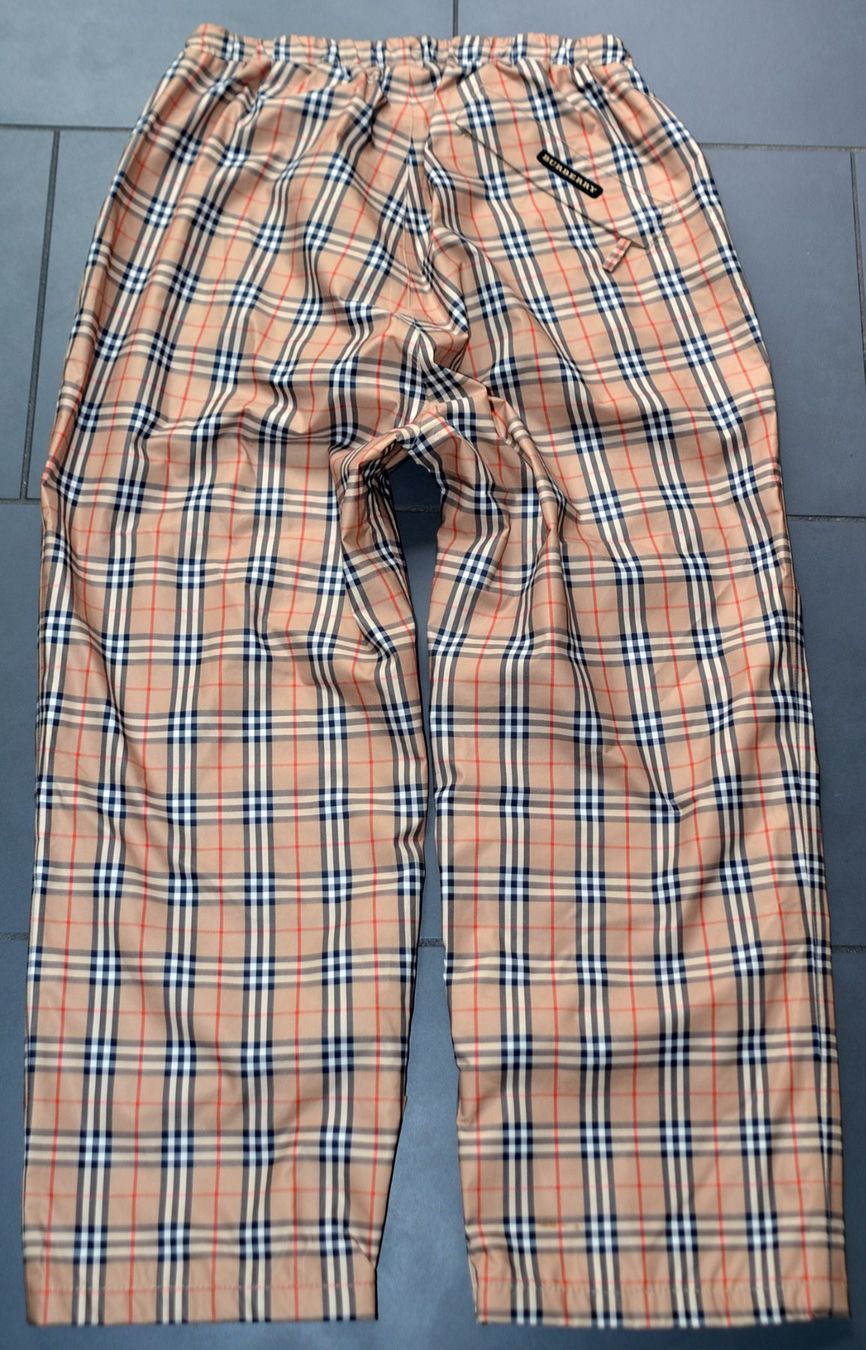 Burberry Pantaloni: Burberry Hose / pantalon 3/4 .S – Usato da Collonges venduto da arashee 2