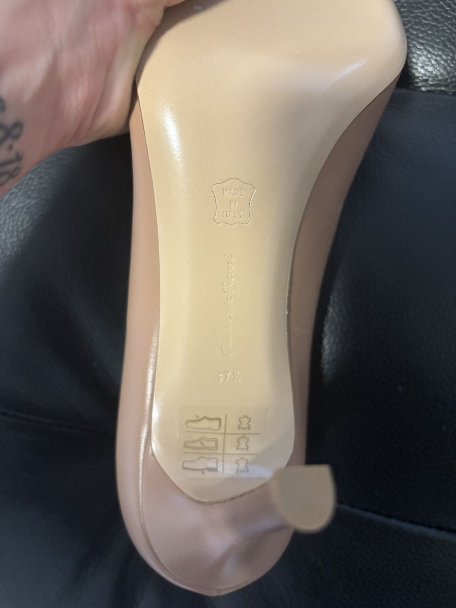 Gianvito Rossi Scarpe da donna: Gianvito Rossi Beige Pumps – Usato da Chur venduto da Cuteclothes7k 1