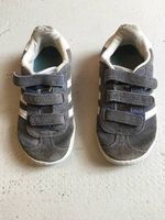 Turnschuhe 27