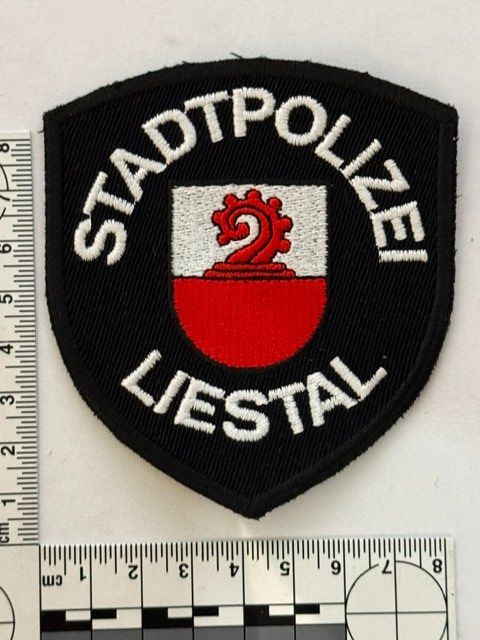 Placchette & Badge: 1 Polizei Abzeichen Stadtpolizei Liestal/BL – Nuovo (secondo la descrizione) da Zürich venduto da Policepatch