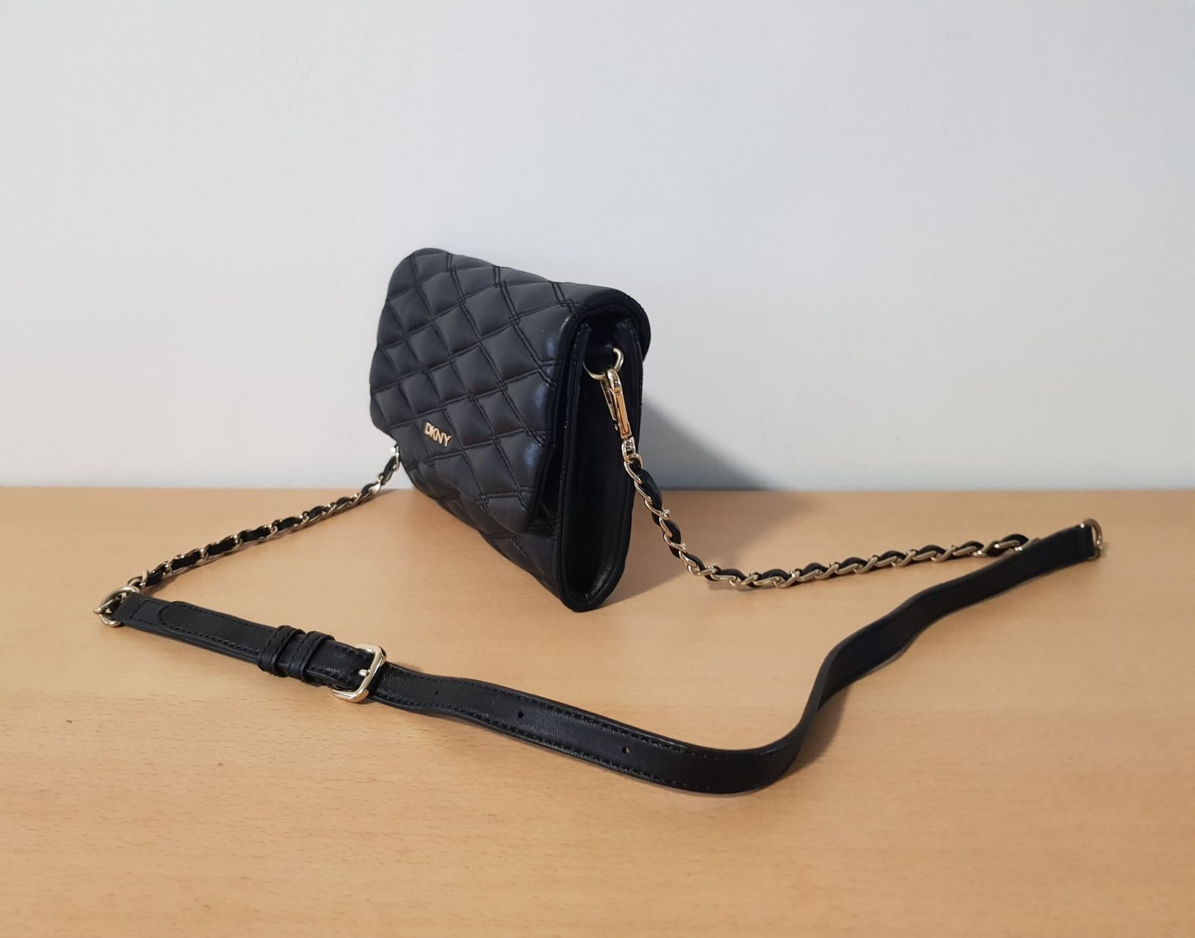 DKNY Borse da donna: DKNY Leder-Umhängetasche – Usato da Basel venduto da fafa68 2