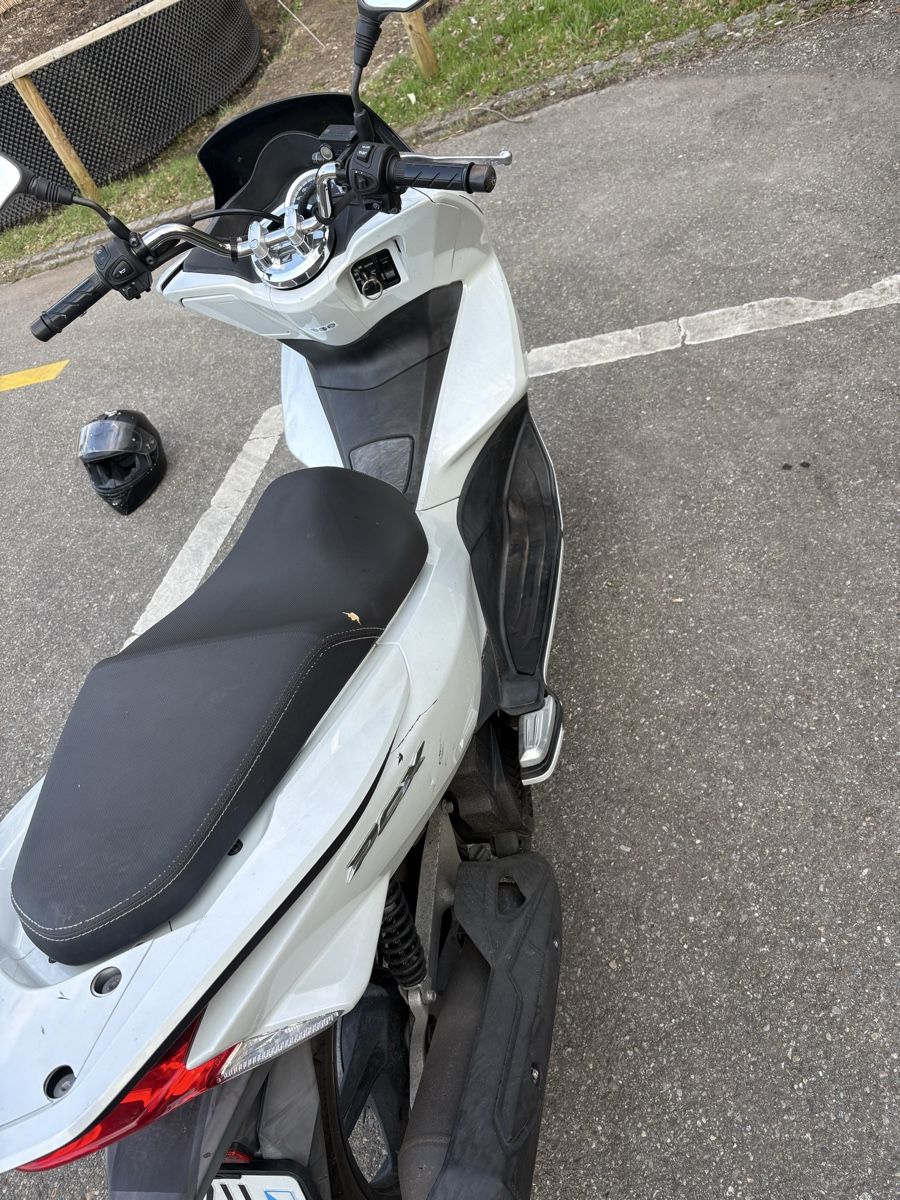 Honda Scooters: Honda PCX 125ccm – Gebraucht aus Zürich von the_tht5 5
