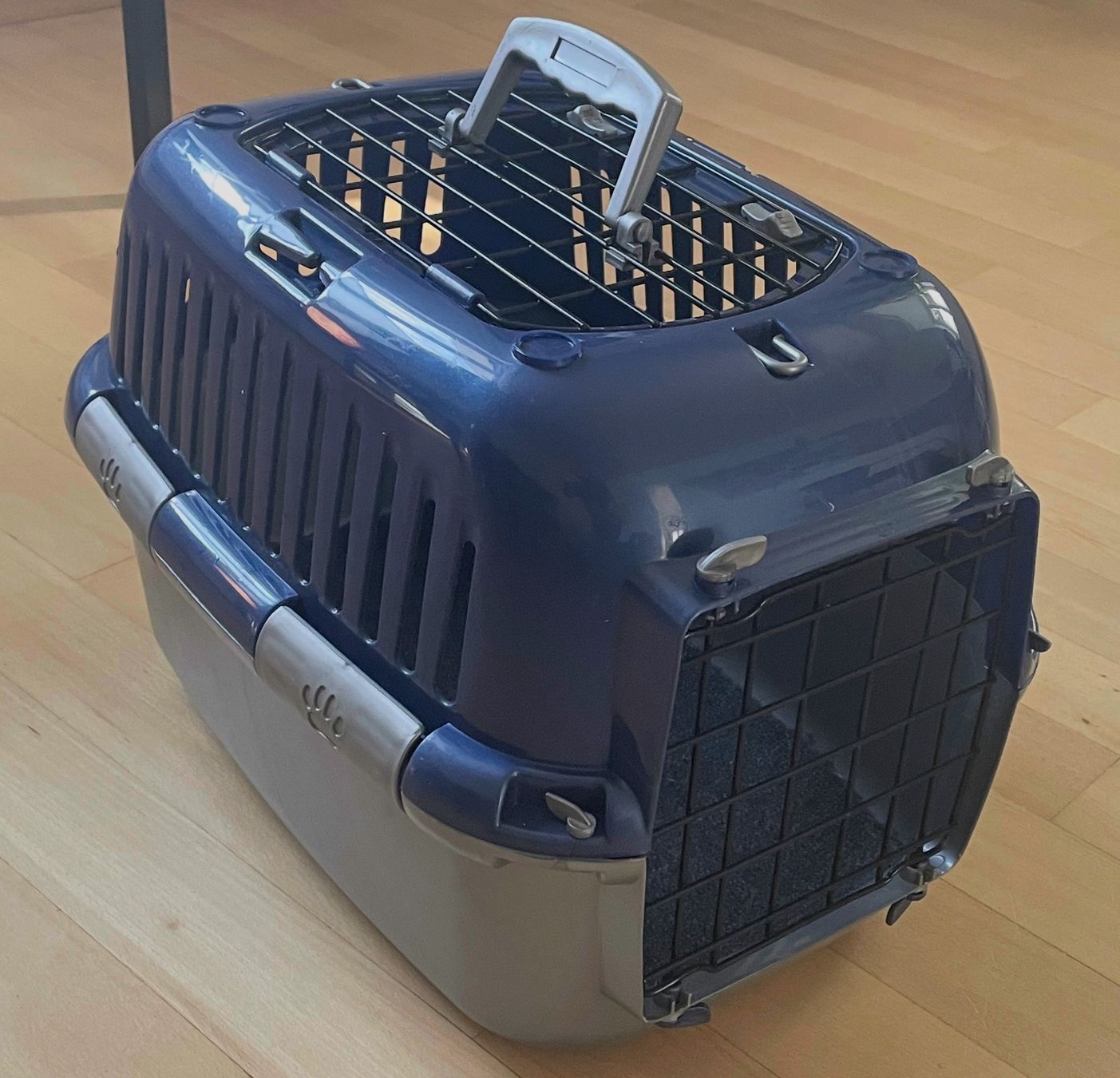 Käfige, Transport & Sicherheit: Katzentransportbox – Gebraucht aus Aarberg von Dofra