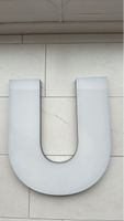 Grosser Deko-Buchstabe "U" weiss