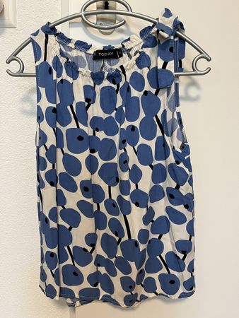 Top weiss mit blauem Muster & Schleife S neu