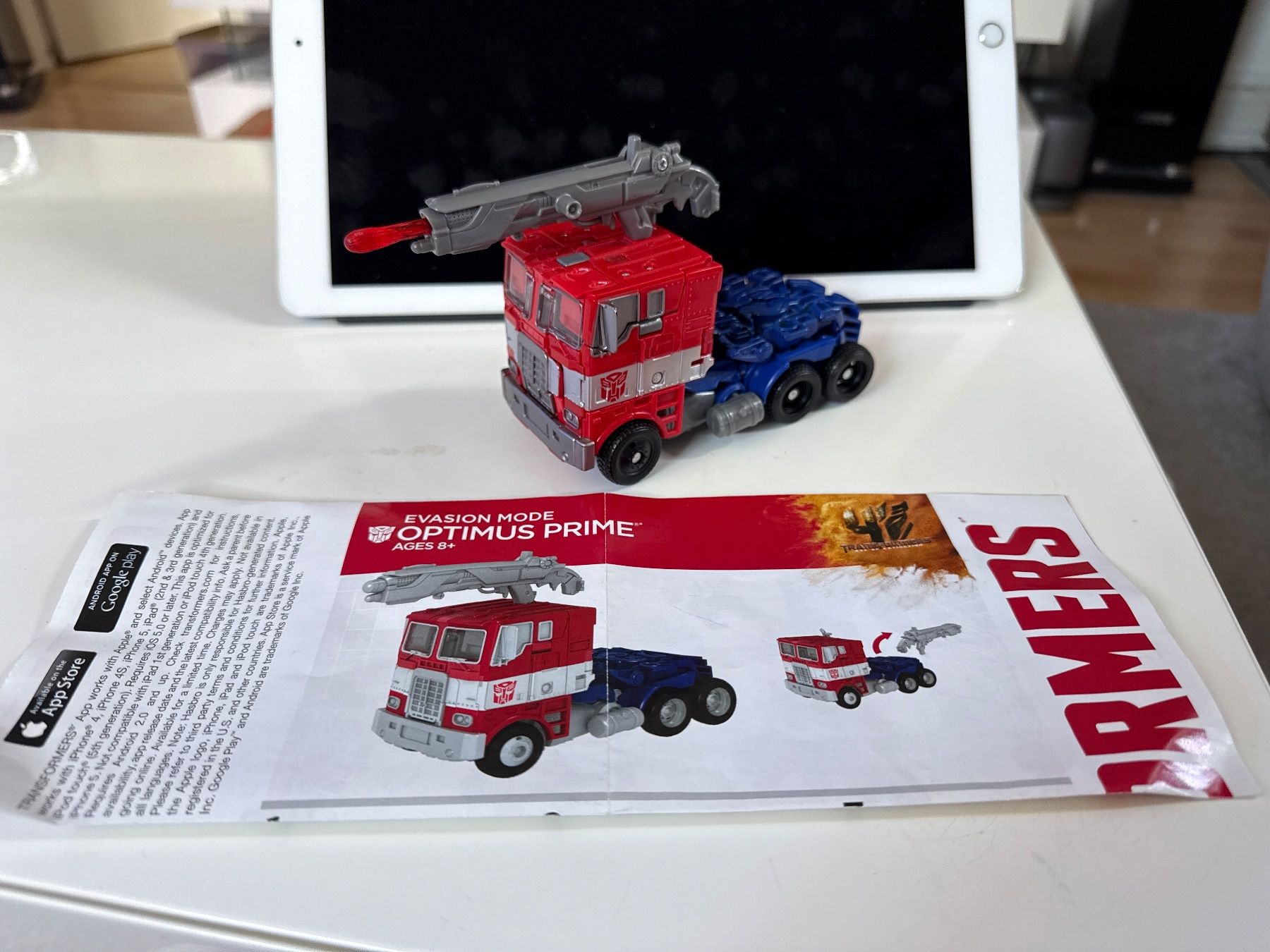 Hasbro Statuette: Transformers Evasion Mode Optimus Prime Hasbro – Usato da Allschwil venduto da meeresperle